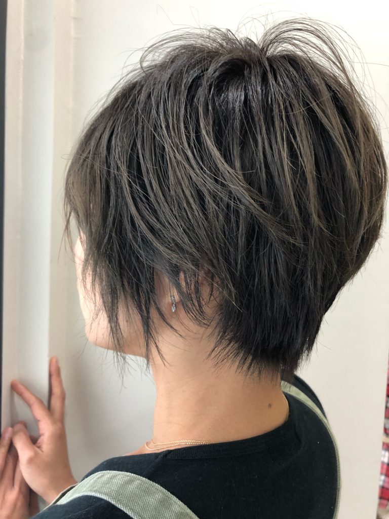 初めてのヘアカラーはなぜ根元が明るく毛先が暗くなるの 成功させる秘訣は３種類のカラー剤を使いわける Koichinishimai Com